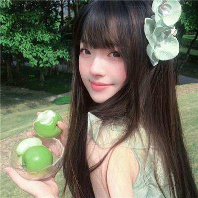 沙滩上的夏娃